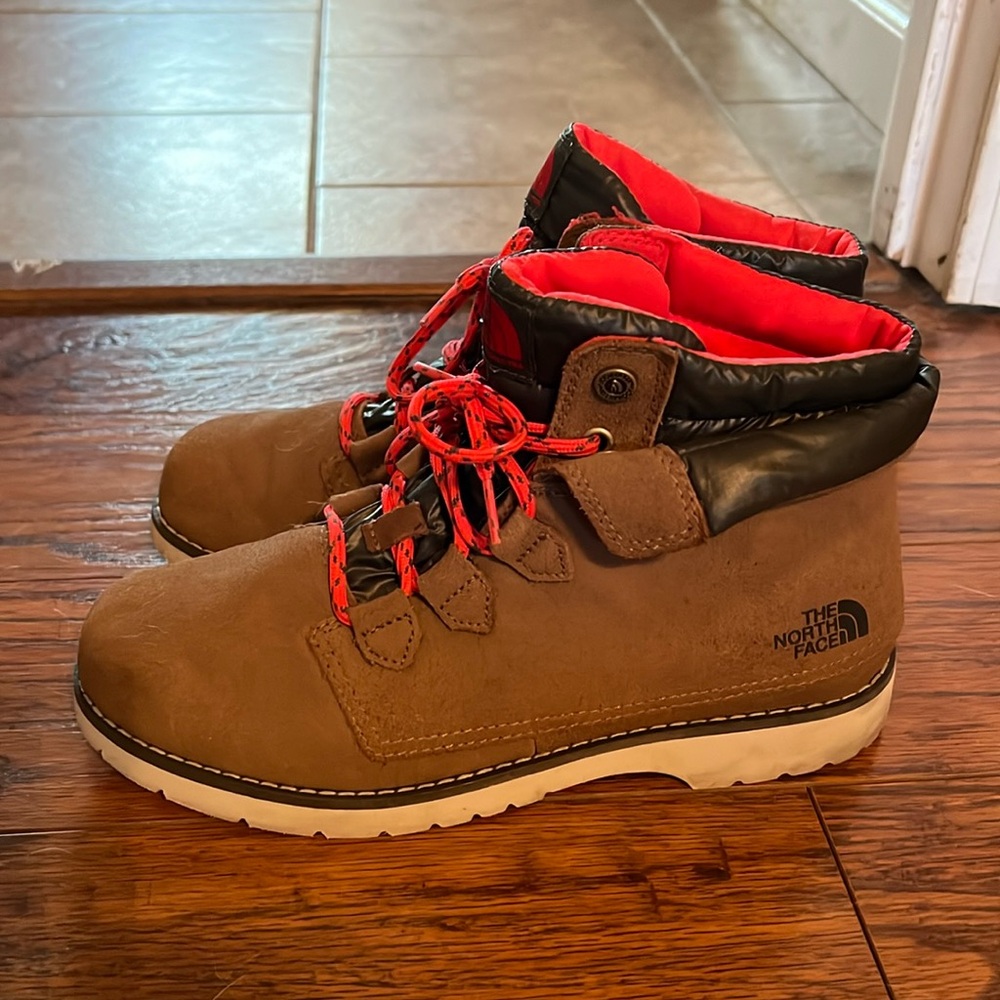 Women’s north face boots - size 8